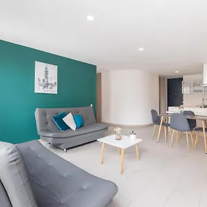 Moderno Y Amplio En Laureles 8 Apartamento